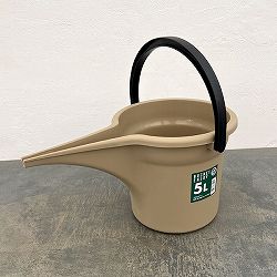 注ぎ口付きバケツ・エンジョイ 5L（39.2cm、25.5cm、高さ20.5cm）サンドブラウン