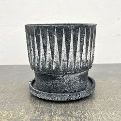 レリーフポット アンド ソーサー Mサイズ ブラック（直径14cm、高さ14cm）